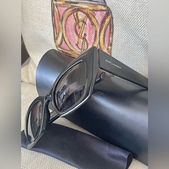 SAINT LAURENT YSL CAT EYE SUNGLASSES W/CASE SL552 001 BLACK LIKE-NEW/NOT WORN - Picture 1 of 12